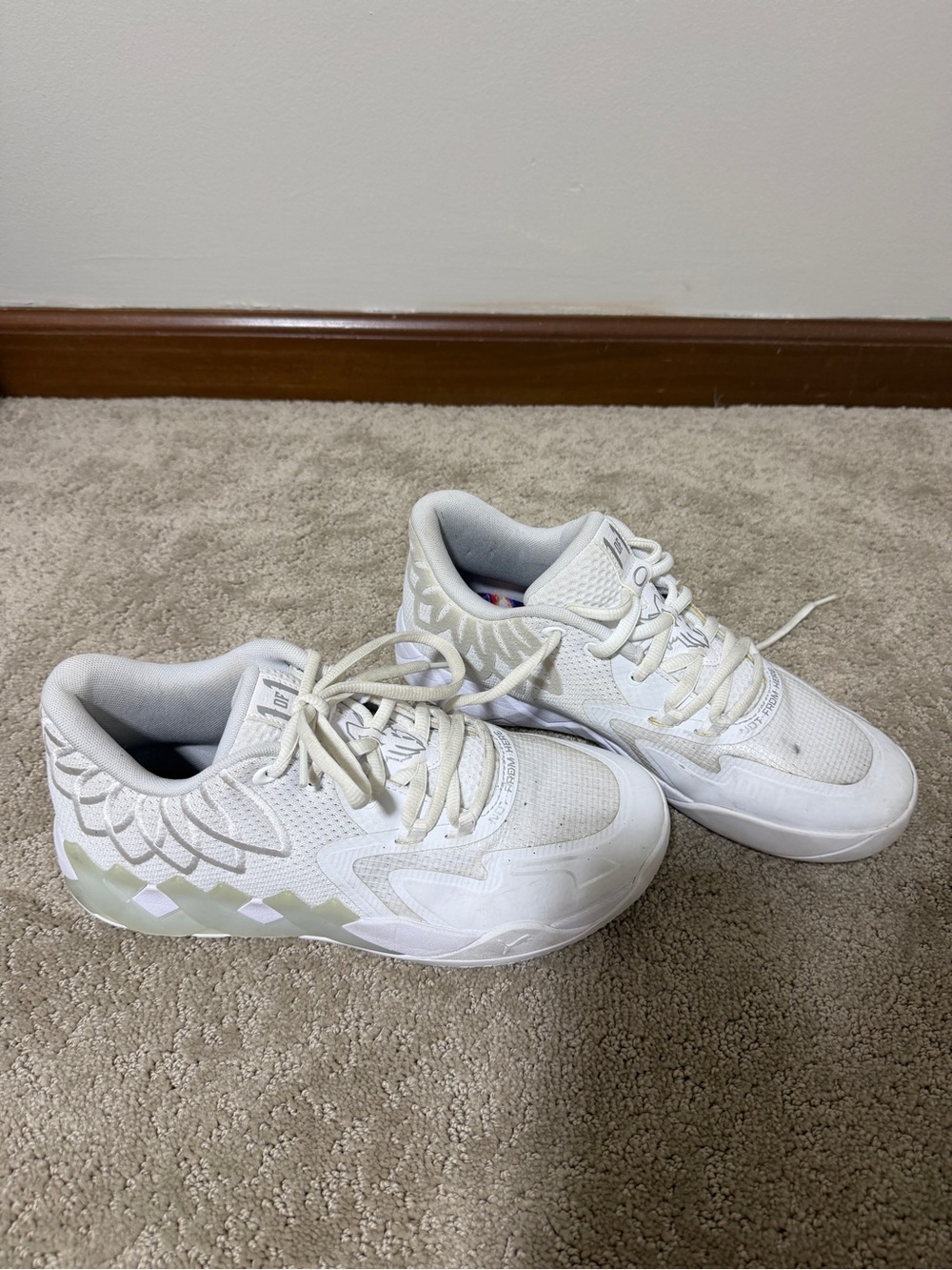 Puma LaMelo Ball MB.01 Low White Silver Basketball Shoes Men’s 9